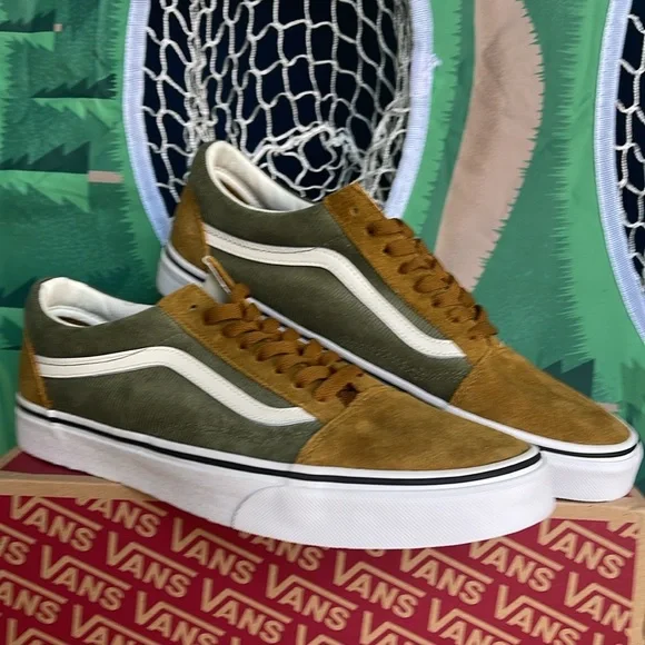 Vans Men’s Old Skool
Mini Cord Green/Brown
VN000ZNIT20A
Sneakers
 Corduroy - Picture 5 of 16